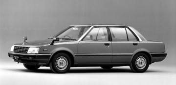 Nissan Stanza I (T11) Седан 1981—1985
