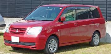 Mitsubishi Dion 2000—2005
